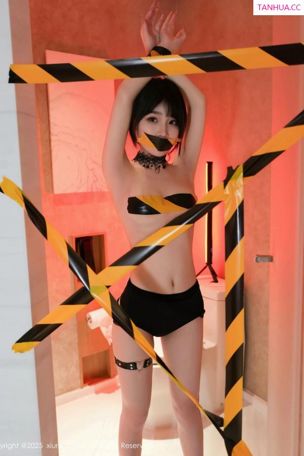 汁汁  [XiuRen]高清写真图 2025.04.10 No.10134 汁汁 浅色风衣第47张图片